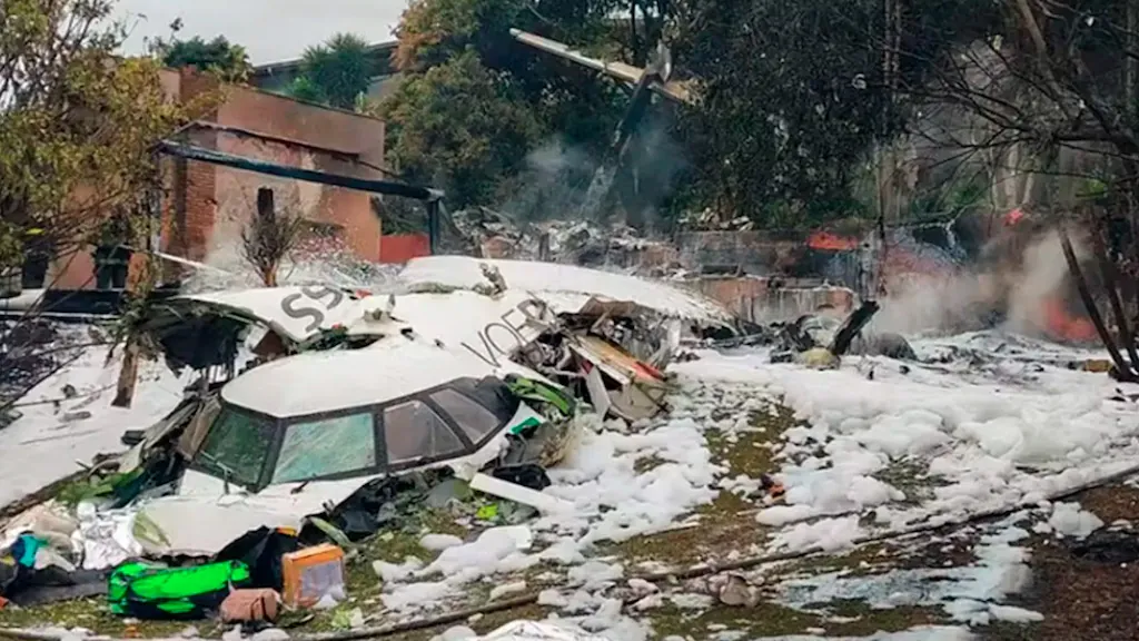 queda-aviao-familias