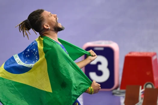 Brasil ganha dois ouros no atletismo com Ricardo Mendonça e Petrúcio Ferreira