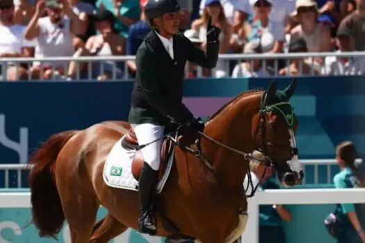 Rodrigo Pessoa e Stephen Barcha conquistam vaga para final do hipismo