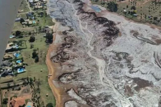 Barragem rompe e água invade casas e rodovia em Mato Grosso do Sul