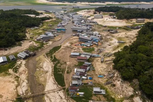 Escolas preparam alunos para enfrentar problemas climáticos