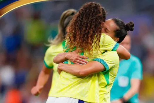 Brasil derrota Espanha e garante lugar na final do futebol feminino