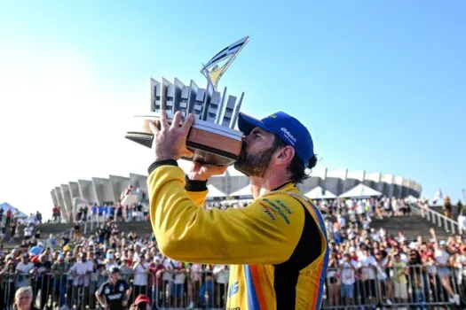 Belo Horizonte tem vitória histórica de Thiago Camilo na Stock Car