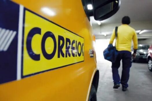 Governo Lula busca soluções para reverter crise financeira dos Correios