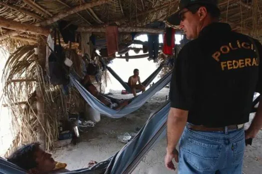 Trabalhadores são resgatados em condições análogas à escravidão na maior operação da história do Brasil