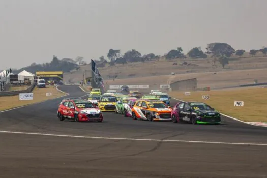 Turismo Nacional tem sábado de emoções com quatro corridas no Autódromo Velocitta