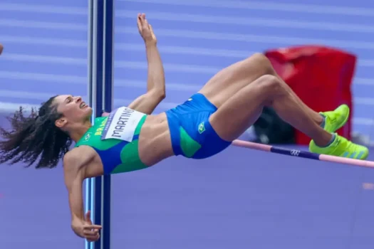 Valdileia Martins se classifica à final do salto em altura em Paris