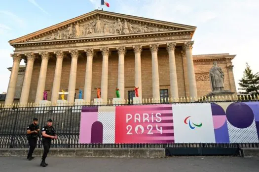 Paris 2024: Atletas brasileiros começam a chegar à Vila Paralímpica