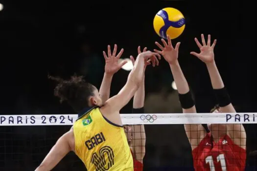 Brasil ‘dá o troco’ no Japão, faz 3 a 0 e garante vaga nas quartas do vôlei feminino