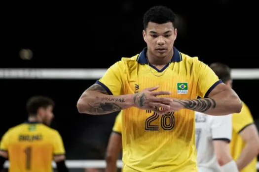 Brasil cai diante dos EUA e é eliminado no vôlei masculino em Paris