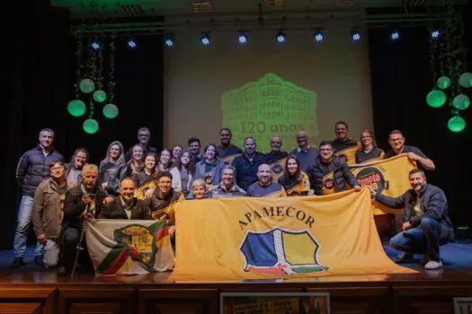 Voluntários da enchente são homenageados com medalha do Mérito Solidário