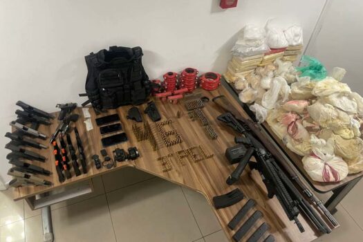 PM encontra arsenal e cocaína avaliada em R$3 milhões na zona sul de São Paulo