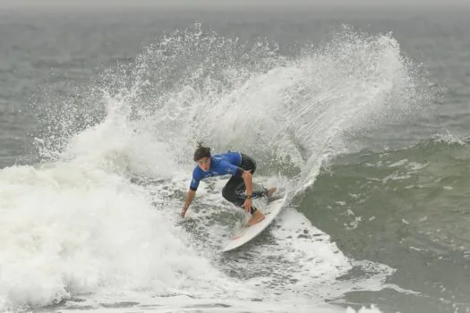 Semifinais abrem o domingo decisivo do CBSurf Taça Brasil 5000 São Chico Pro na Prainha