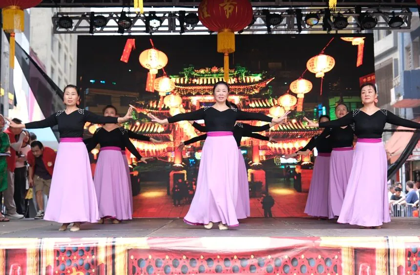 Festival da Lua Chinês recebeu mais de 200 mil pessoas na 25 de Março no final de semana