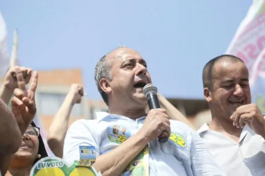 Em caminhada no Jardim Caçula, Guto Volpi apresenta propostas para bairro