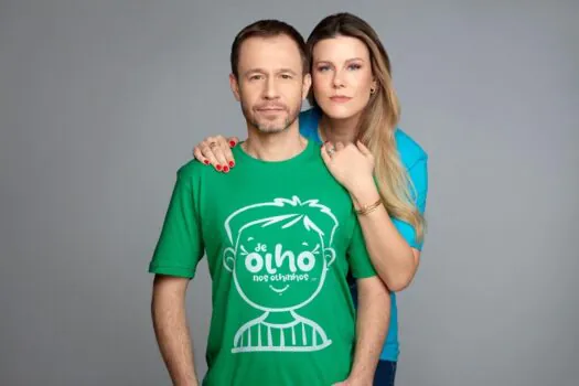 Tiago Leifert e Daiana Garbin comandam mais uma edição da campanha De Olho nos Olhinhos no Shopping Taboão