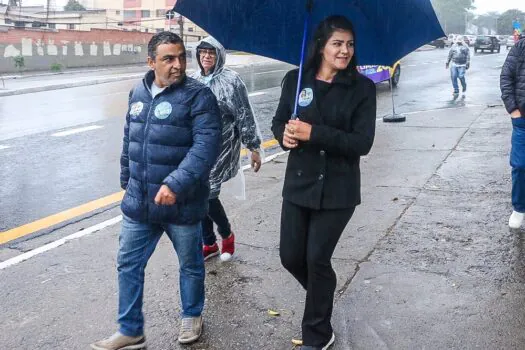 Em caminhada no Assunção, Flávia Morando planeja boulevard na Av. Robert Kennedy