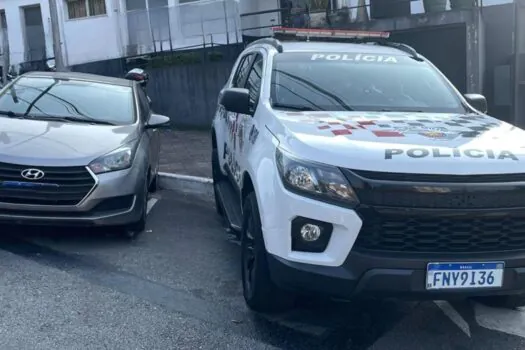 Carro roubado é recuperado por Policiais Militares da Força Tática no bairro Piraporinha em Diadema