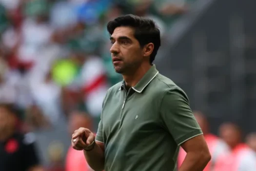 Abel Ferreira destaca união do Palmeiras em vitória triunfante