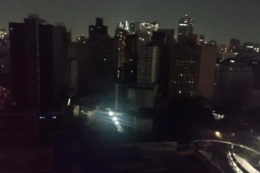 Centro de SP tem falhas de energia na noite desta quinta (26)