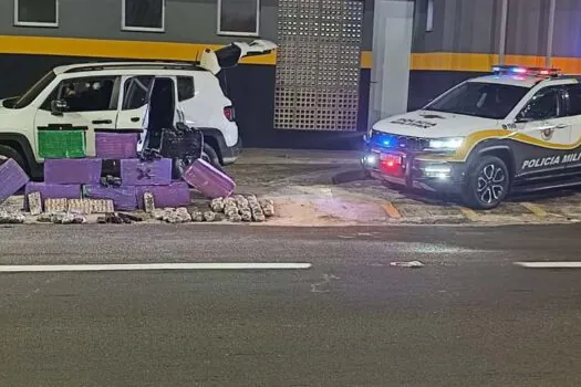 Casal com carro roubado é preso pelo TOR com 332 kg de drogas no interior de SP