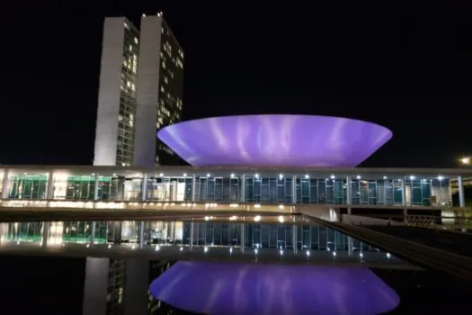 Congresso se ilumina de lilás em ações sobre a Doença de Alzheimer e a Púrpura