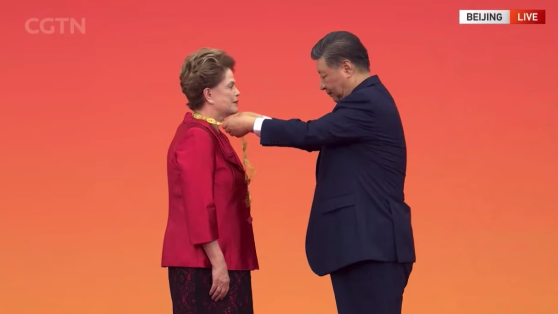 dilma-medalha