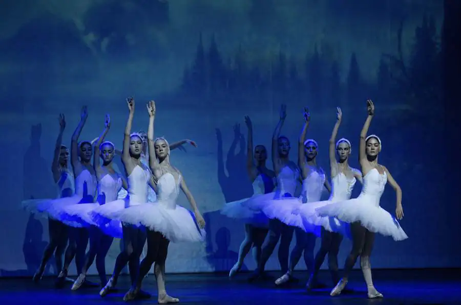 Ballet Clássico de San Petersburgo com El Lago de Los Cisnes