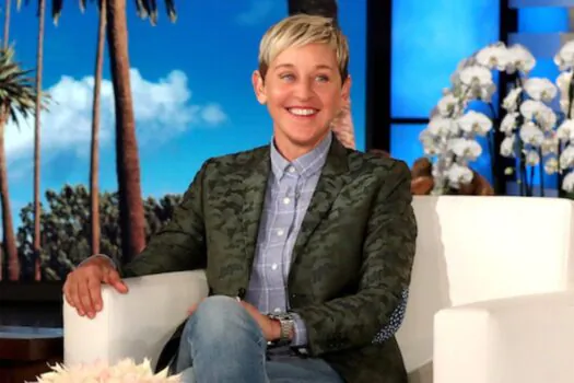 Ellen DeGeneres volta aos palcos com humor sagaz após polêmicas