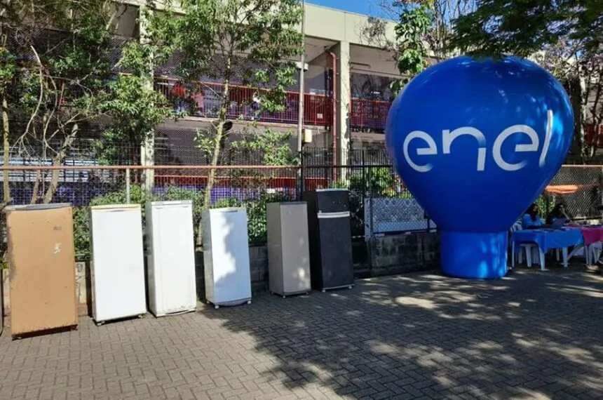 Enel SP promove troca de lâmpadas e geladeiras no Itaim Paulista