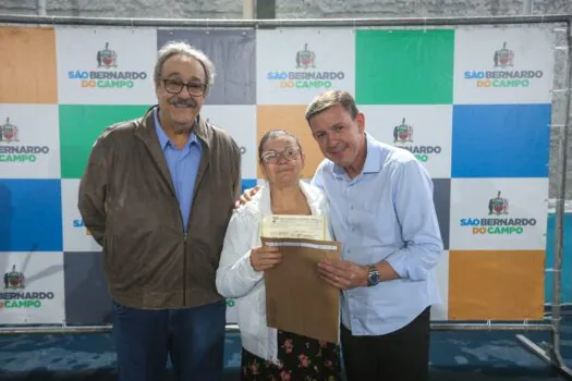 Prefeitura de São Bernardo faz entrega de 117 escrituras no Jardim Tupã