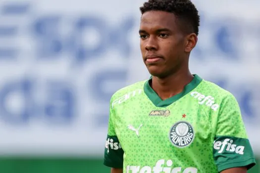 Estêvão sofre lesão na coxa e vira baixa no Palmeiras