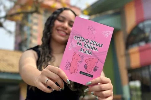 Com lançamento na FLIRP, livro de jovem escritora de Ribeirão Pires fala das fases de um relacionamento