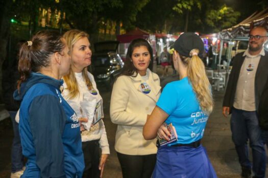 Em visita a feira noturna, Flávia Morando propõe ampliação da atividade em São Bernardo