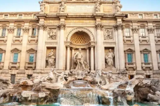 Roma cogita cobrar taxa de R$ 12 aos visitantes da Fontana di Trevi