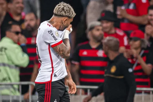 Gabigol e Vegetti: camisas 99 de Flamengo e Vasco têm fases contrastantes