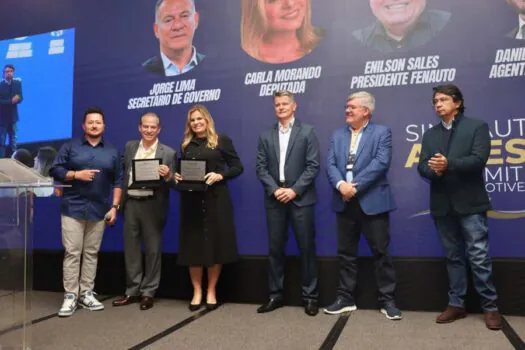 Sindiauto/Alvesp homenageia deputada Carla Morando