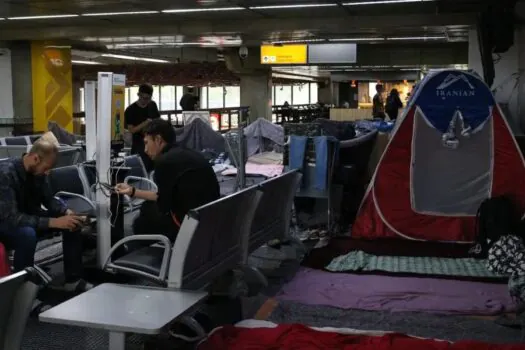 Liminar impede deportação de 70 imigrantes do aeroporto de Guarulhos