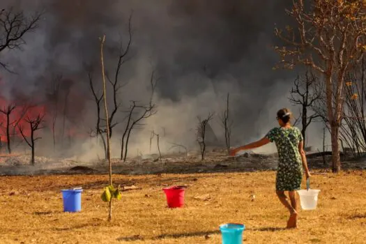 PF abre inquérito para investigar incêndio em Brasília