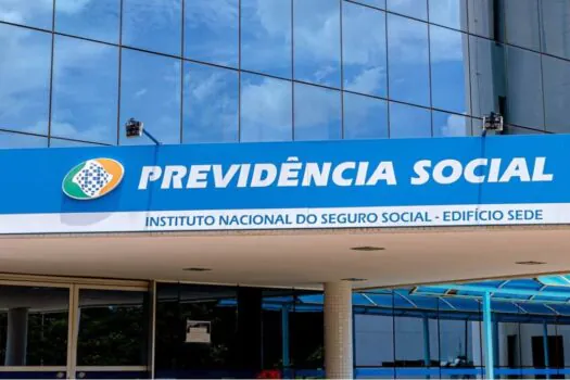 INSS volta a descontar dias parados de servidores em greve