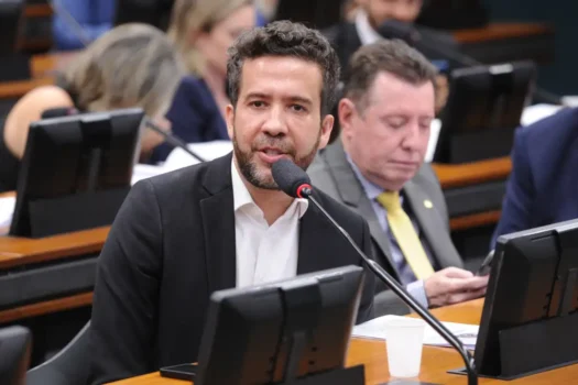 PF indicia deputado Janones por suspeita de esquema de “rachadinha”