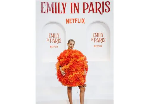 Com Netflix, Malu Borges brilha em première de Emily em Paris