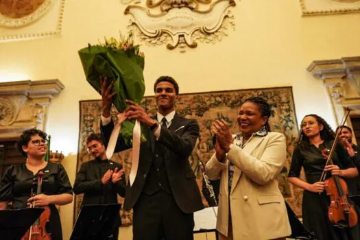 Margareth Menezes se reúne com comunidade brasileira em Roma