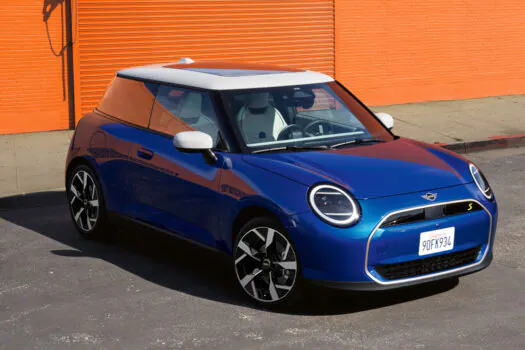 MINI confirma os novos MINI Cooper E eMINI Cooper SE para o Brasil