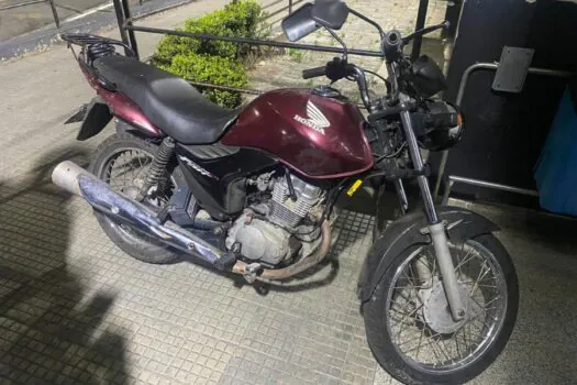 PM prende criminoso e recupera moto roubada em Diadema