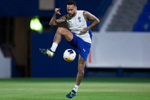 Neymar publica foto arrumando malas rumo ao Brasil para assinar com Santos