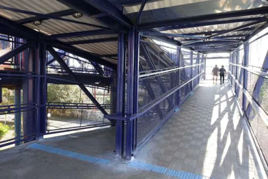 Obras da Nova Estação provocam bloqueio na calçada do Viaduto Papa João Paulo II