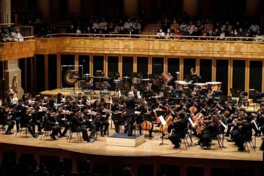 Orquestra Jovem do Estado recebe a maestra Tara Simoncic na Sala São Paulo