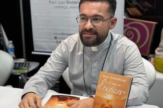 Padre Renato Fernandez lança seu primeiro livro em Santo André – SP