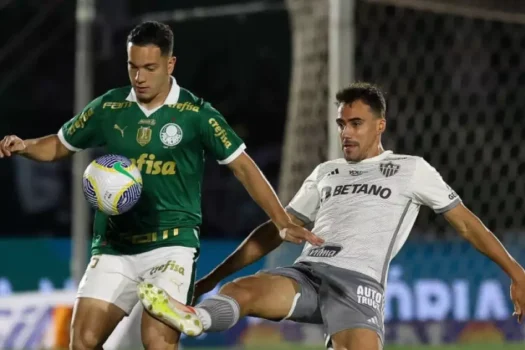 Palmeiras bate Atlético-MG e mantém briga com Botafogo pela liderança do Brasileirão